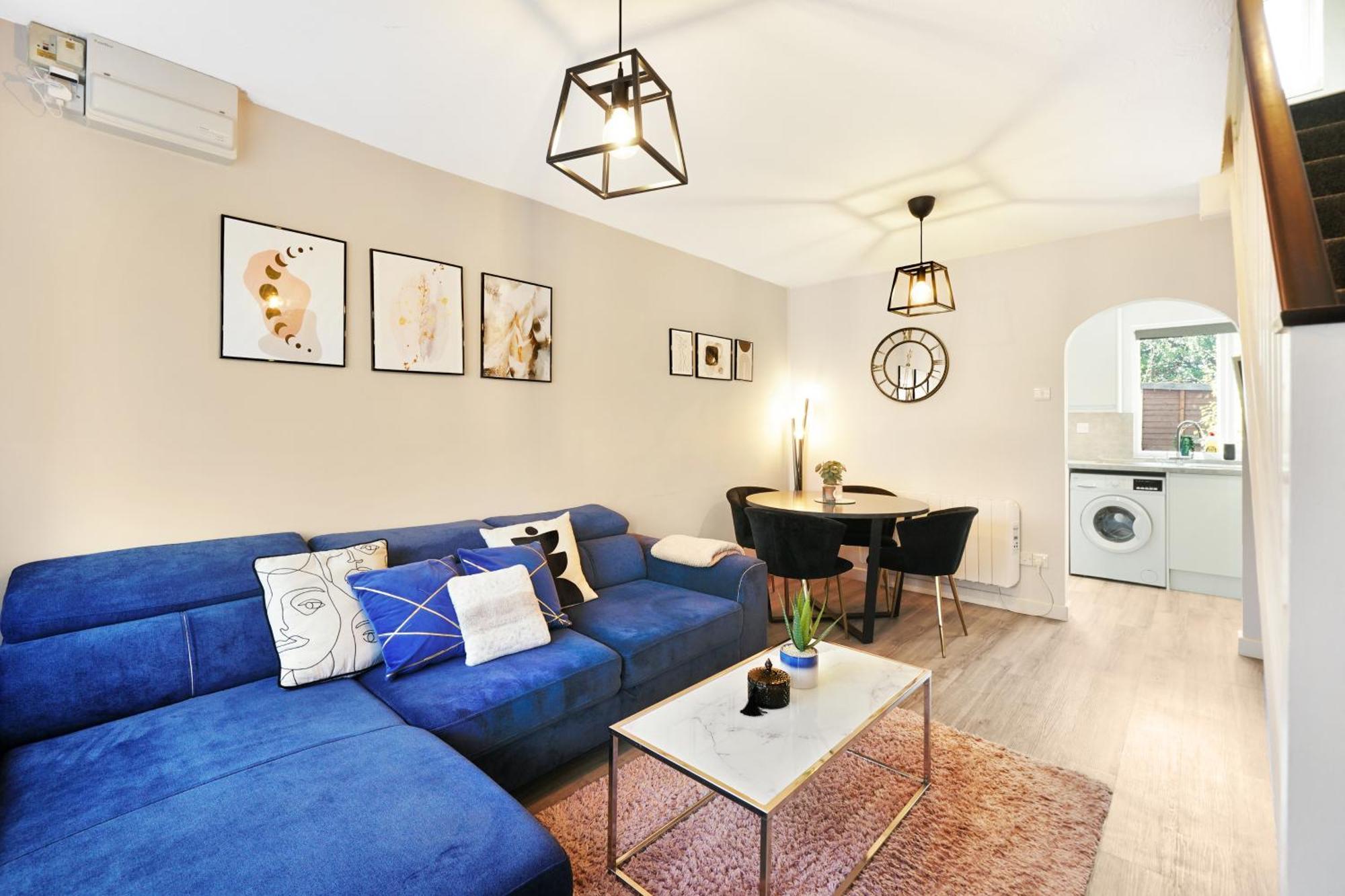 Cosy Corner In Aylesbury Near Stoke Mandeville Hospital & Town Centre With Private Parking Exterior photo