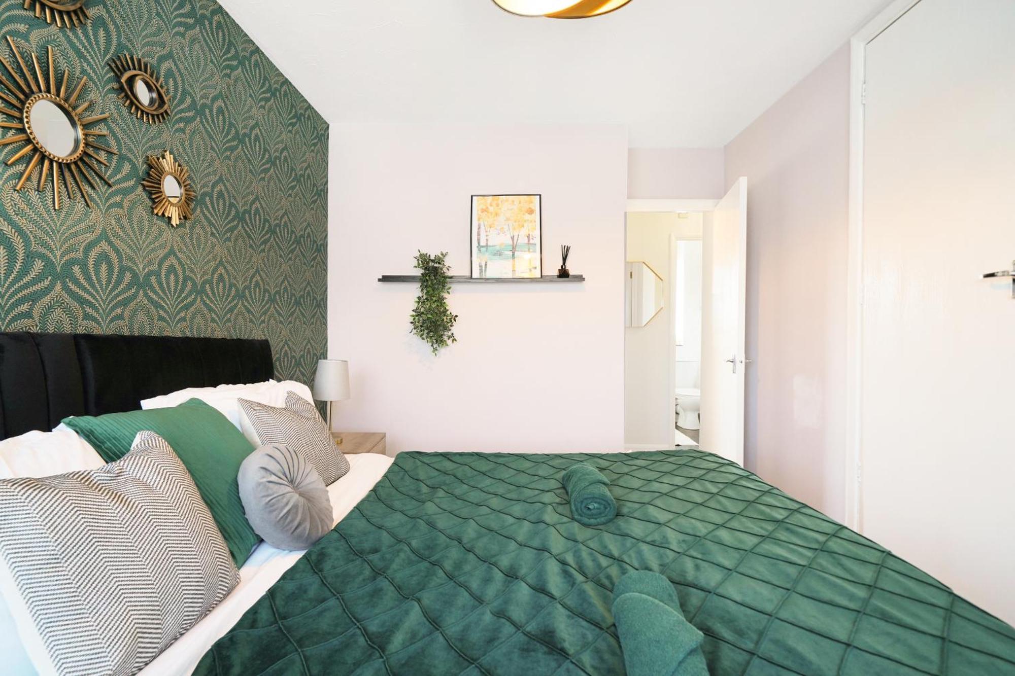 Cosy Corner In Aylesbury Near Stoke Mandeville Hospital & Town Centre With Private Parking Exterior photo